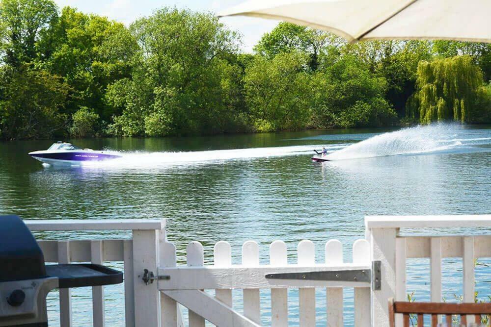 Mallard Lodge Cirencester Esterno foto